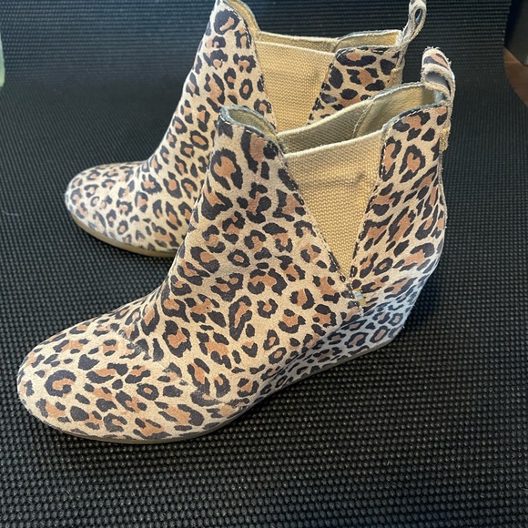 Toms cheetah print Kelsey wedges heeled slip on booties size 10 - Picture 4 of 7